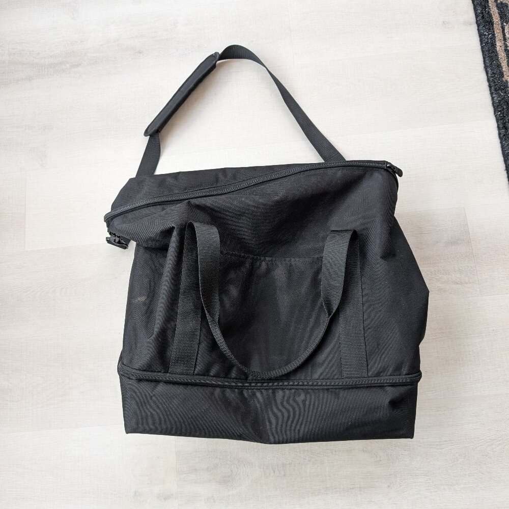 Lo & Sons Black Travel Bag